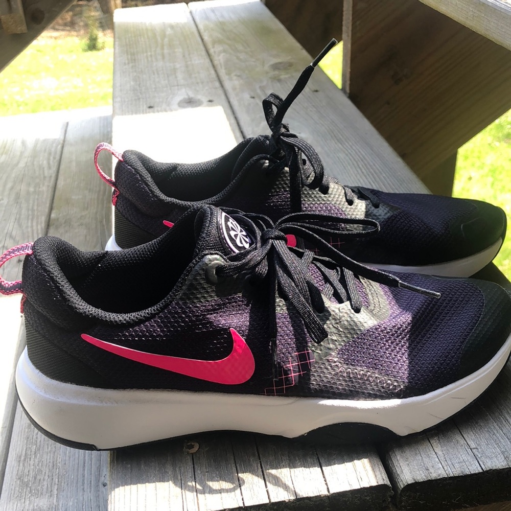 Nike size 9 sneakers
